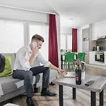 Business And Family Homes Apartmán *